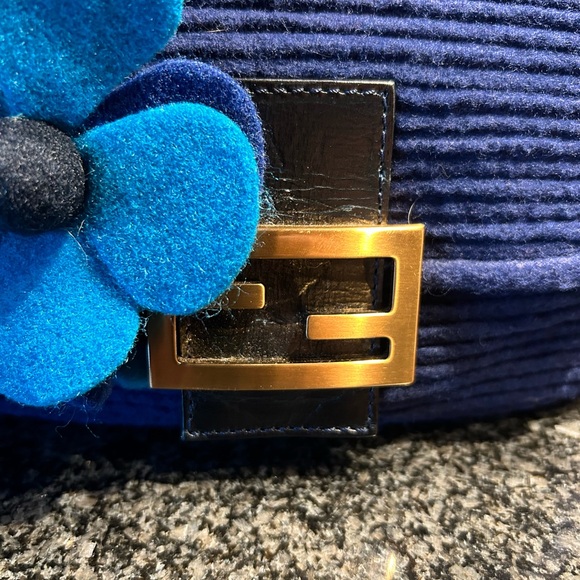 Authentic FENDI baguette wool handbag - Picture 5 of 16